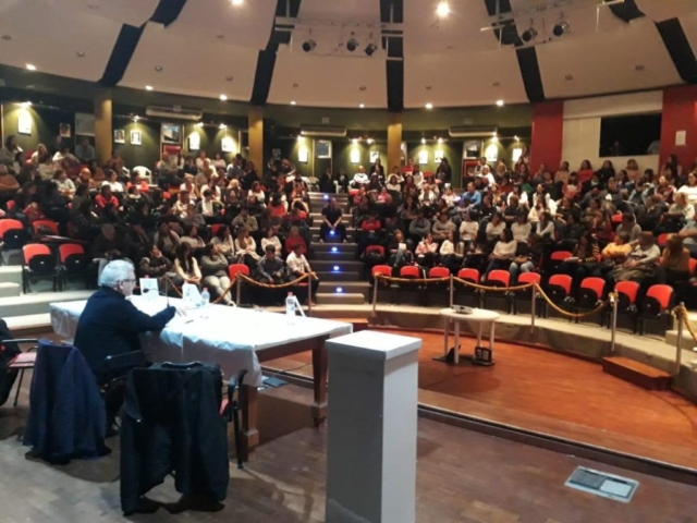 conferencia sobre Niños y Adolescentes en el Auditorio de la Unión Obrera Metalúrgica de Villa Constitución