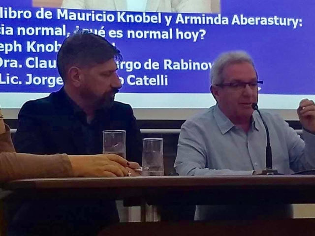 Encuentro en APA. Asociación Psicoanalítica Argentina. La Adolescencia Normal, 50 años después. Con Jorge E.Catelli.