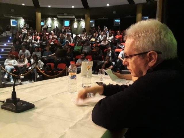 conferencia sobre Niños y Adolescentes en el Auditorio de la Unión Obrera Metalúrgica de Villa Constitución